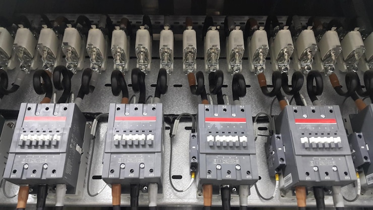 Diferențele dintre siguranțele automate și cele fuzibile Diferențele dintre siguranțele automate și cele fuzibile